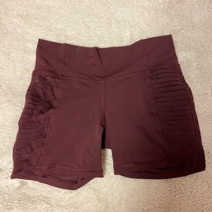 Lululemon bike shorts size 6